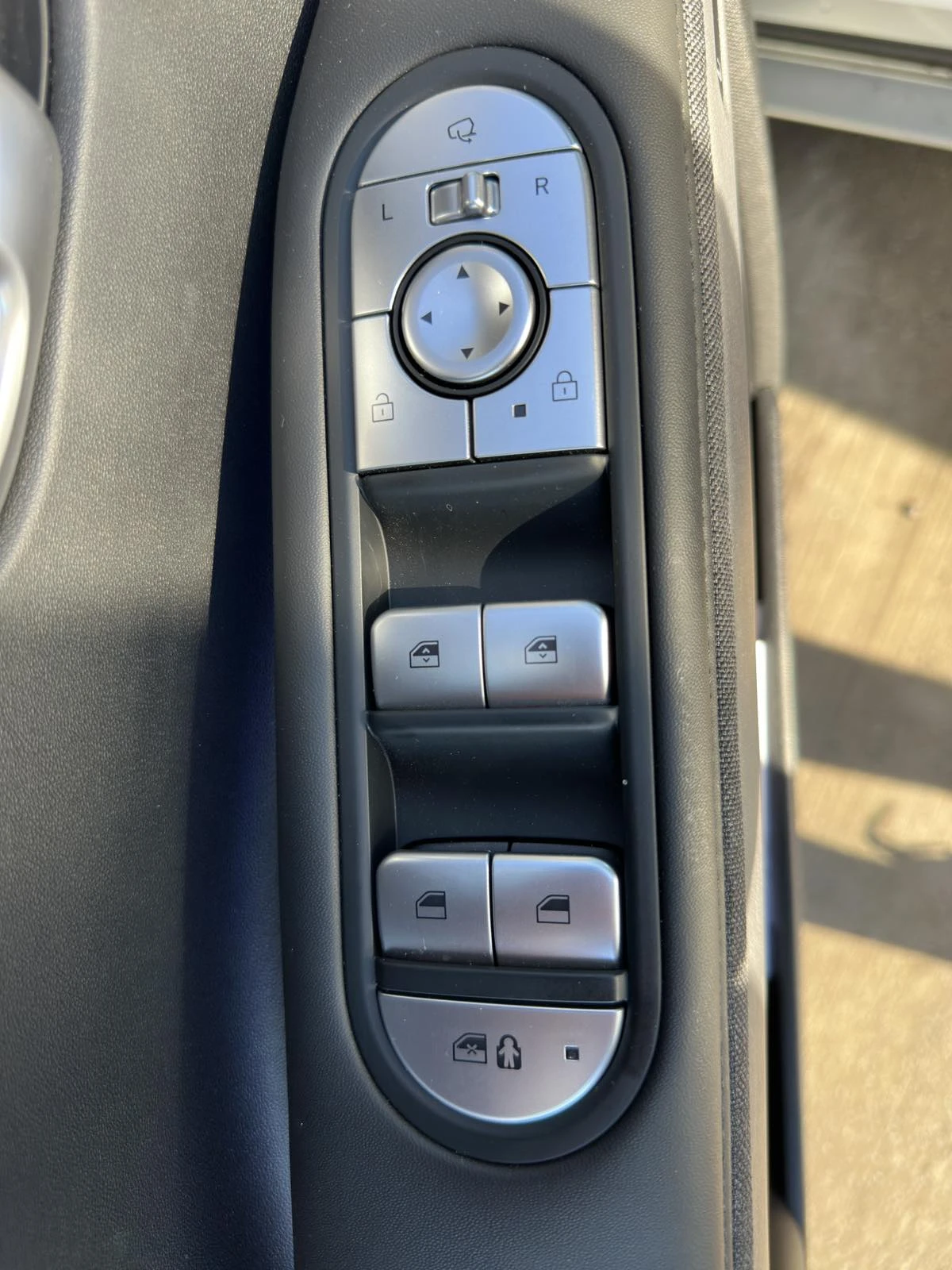 Hyundai Ioniq 5 77.4KWh UNIQ/ПАНО/2024/FULL/19000KM!!!, снимка 17 - Автомобили и джипове - 55968292