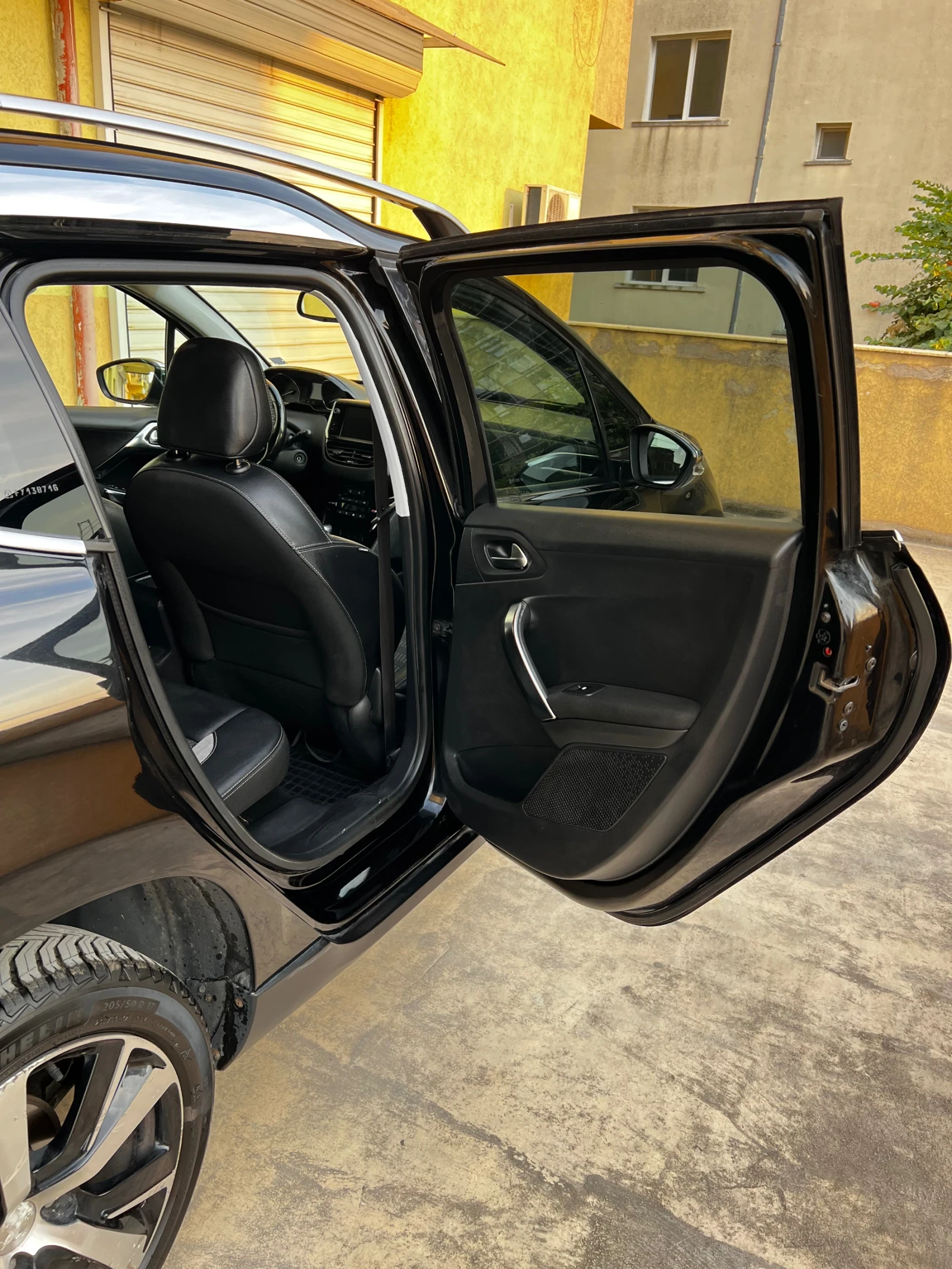 Peugeot 2008 1.6 BlueHDI, снимка 10 - Автомобили и джипове - 56160479