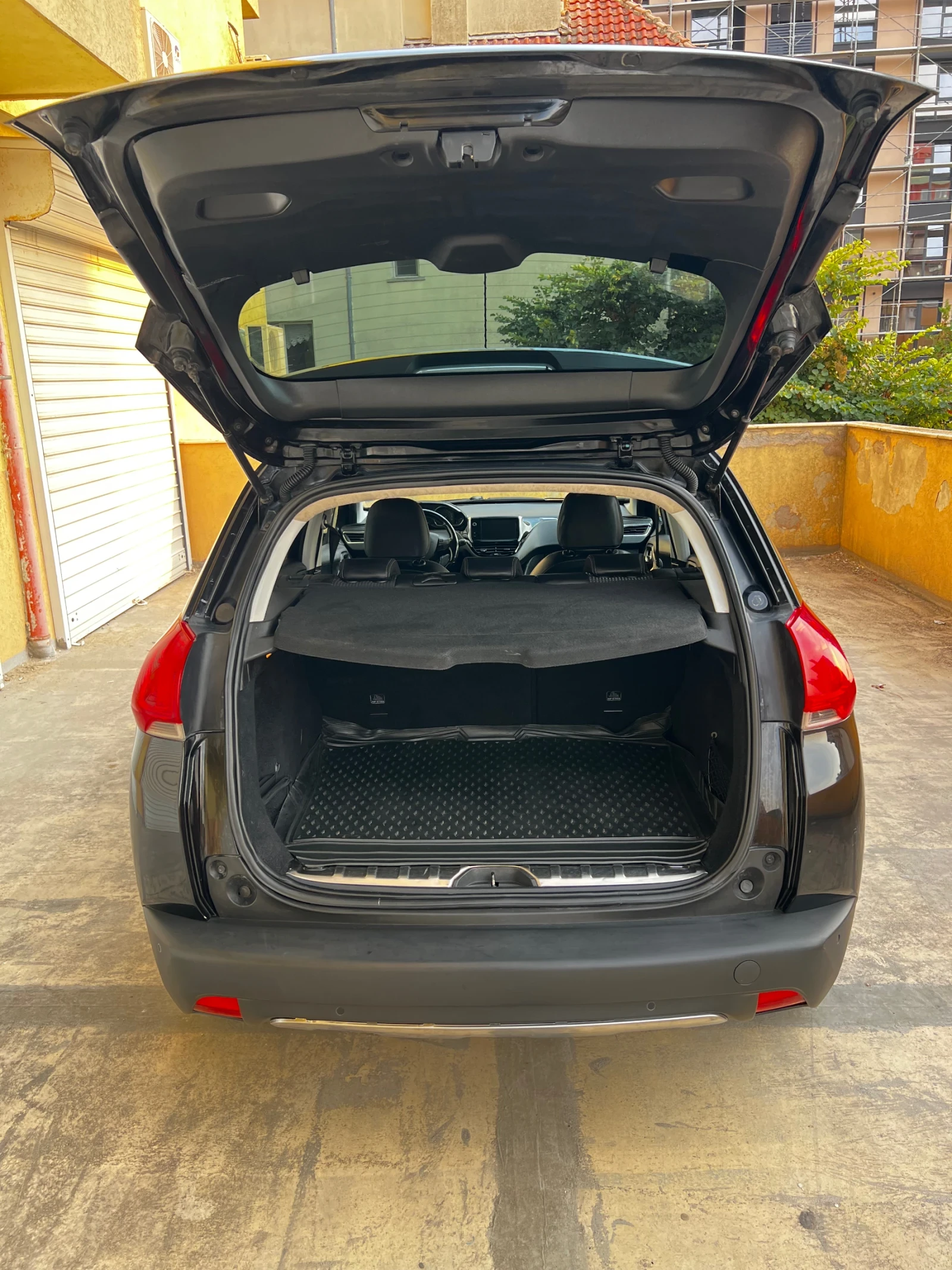 Peugeot 2008 1.6 BlueHDI, снимка 11 - Автомобили и джипове - 56160479