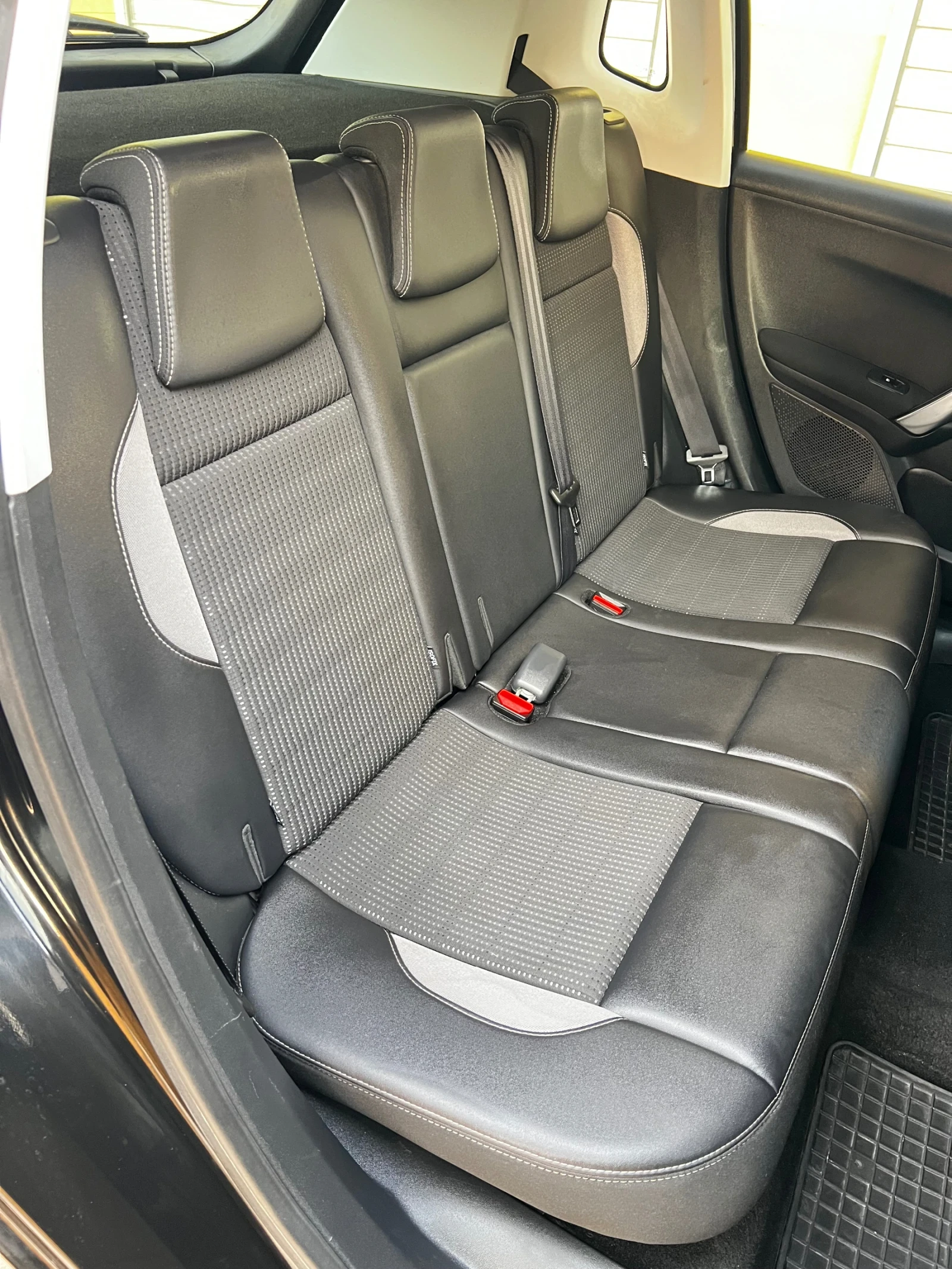 Peugeot 2008 1.6 BlueHDI, снимка 14 - Автомобили и джипове - 56160479