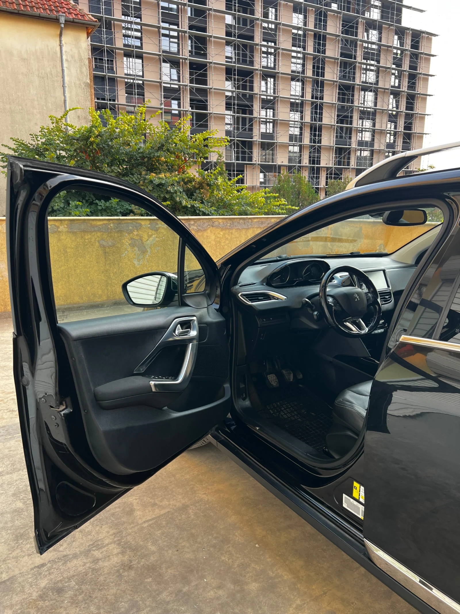 Peugeot 2008 1.6 BlueHDI, снимка 7 - Автомобили и джипове - 56160479