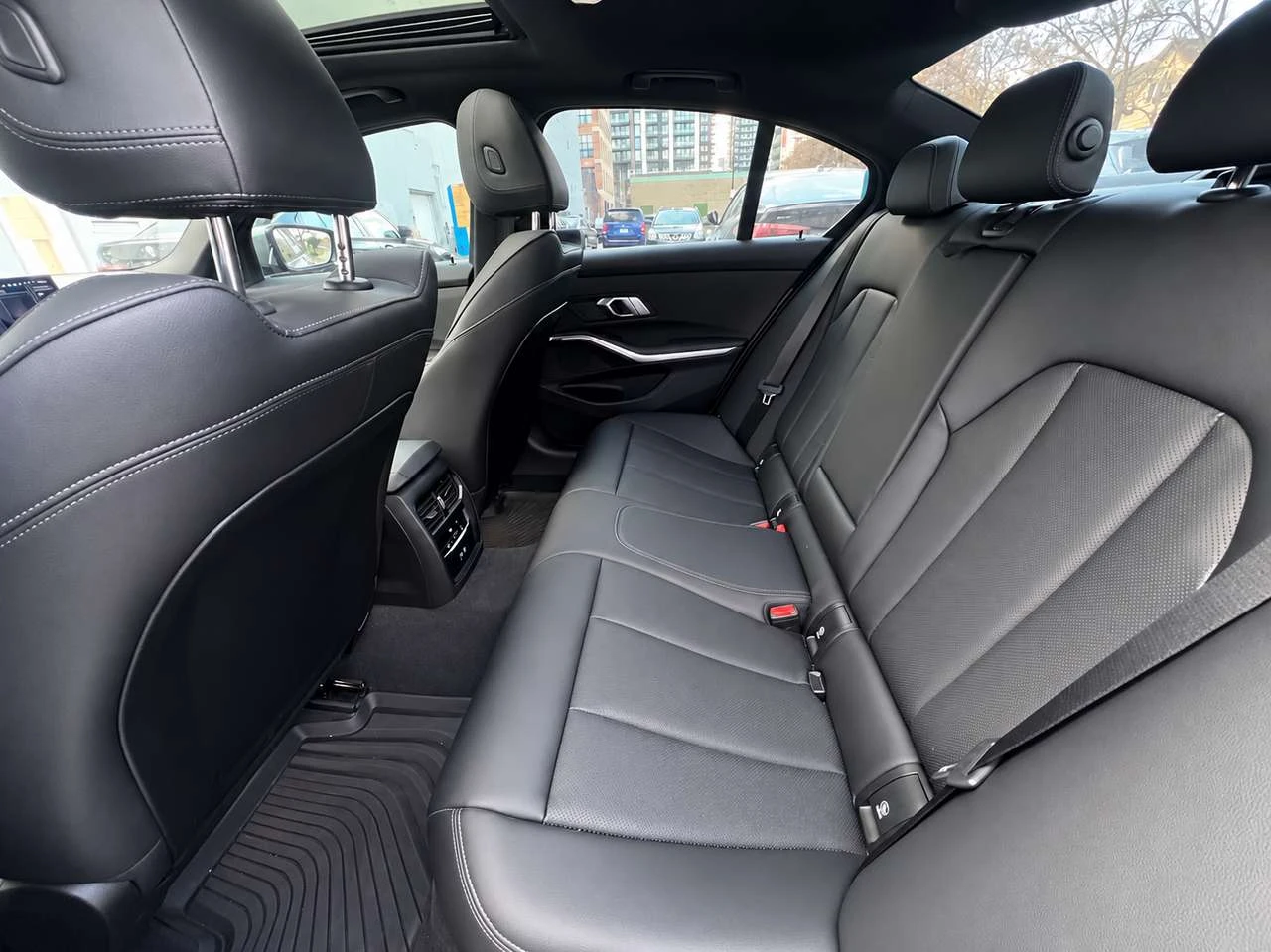 BMW 330 2024 BMW 3 Series Sedan 330e Plug-in | Mobile.bg � ����������� 11