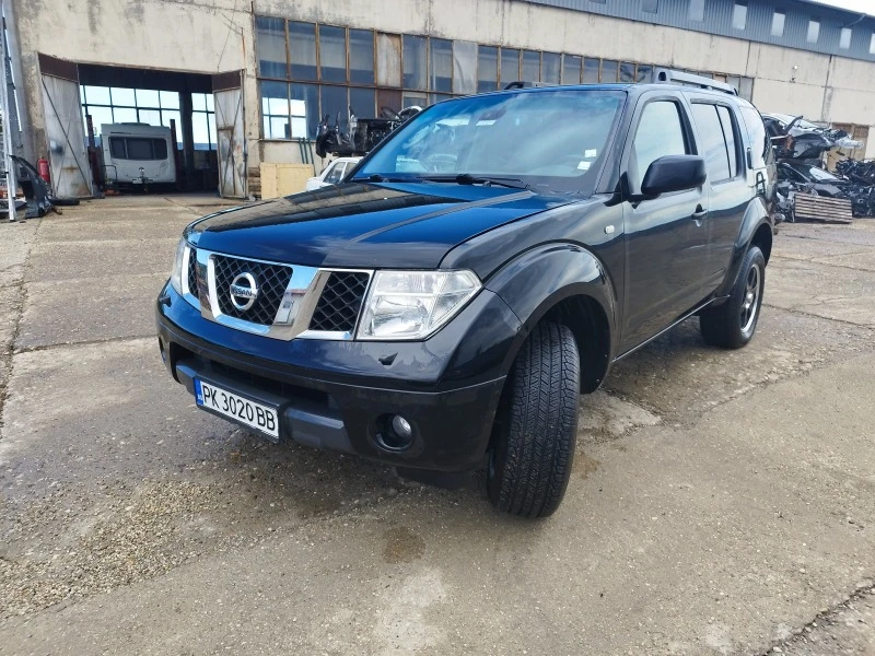 Nissan Pathfinder 2, 5 Автомат, снимка 3 - Автомобили и джипове - 46198521