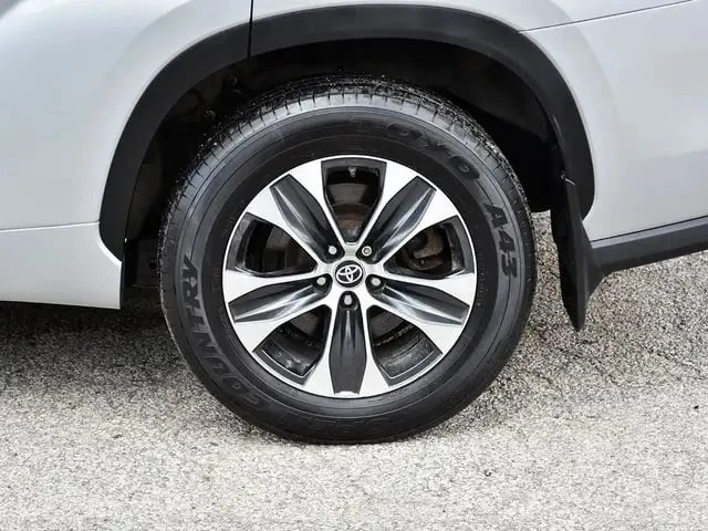 Toyota Highlander / XLE Hybrid / СЛЕДЕНЕ НА ЛЕНТИ / CARFAX / 1 OWNER - изображение 6