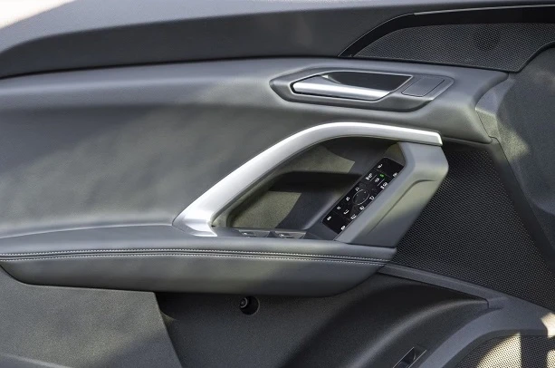 Audi Q5 2.0 TDI Quattro = S-line = Black Optic Гаранция, снимка 4 - Автомобили и джипове - 53987593