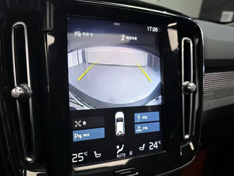 Volvo XC40, снимка 14 - Автомобили и джипове - 54829938