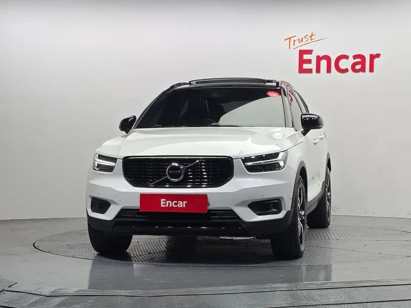 Volvo XC40, снимка 3 - Автомобили и джипове - 54829938