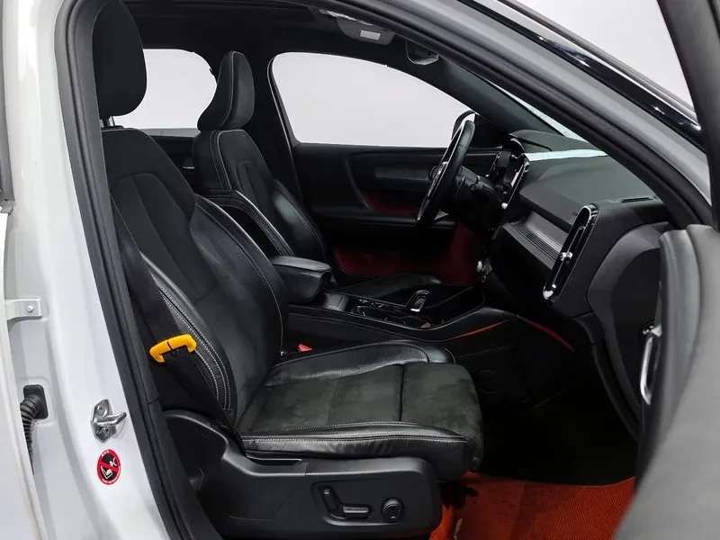 Volvo XC40, снимка 10 - Автомобили и джипове - 54829938