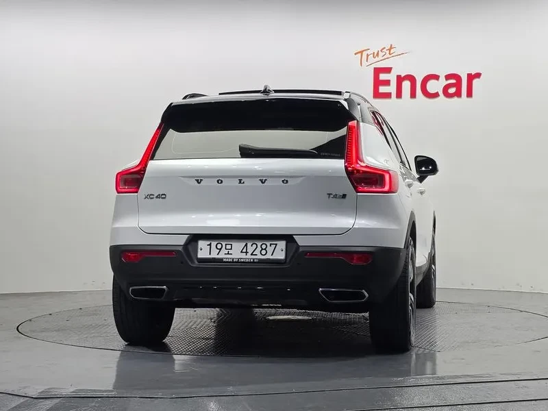 Volvo XC40, снимка 4 - Автомобили и джипове - 54829938