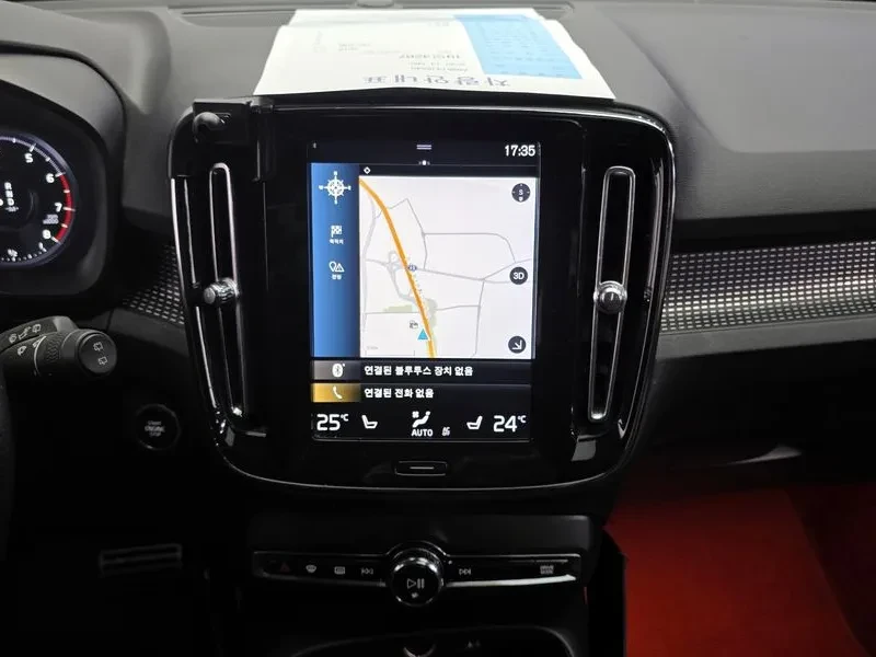 Volvo XC40, снимка 13 - Автомобили и джипове - 54829938