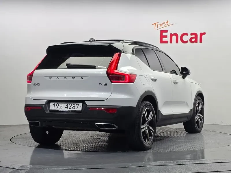 Volvo XC40, снимка 2 - Автомобили и джипове - 54829938