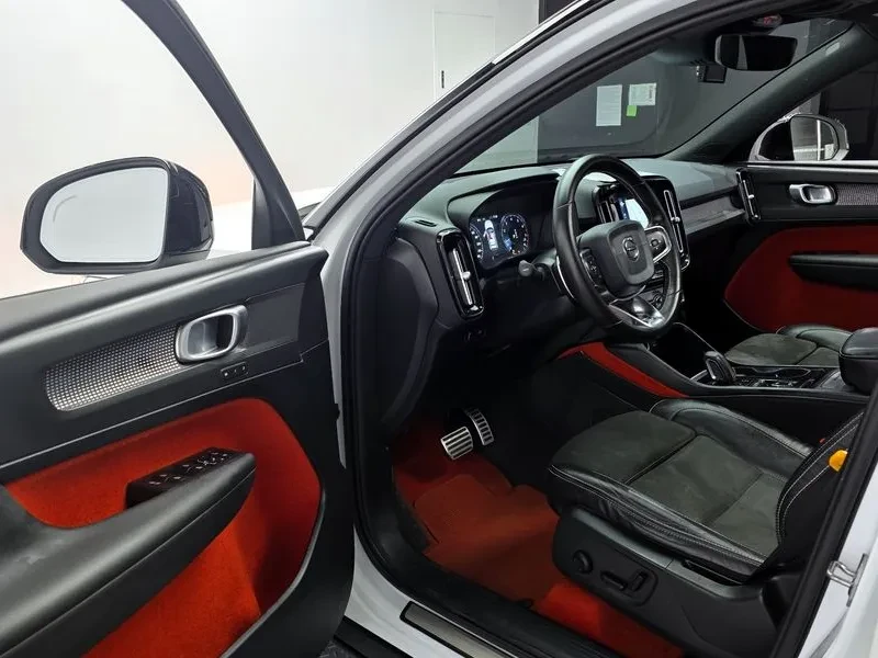 Volvo XC40, снимка 9 - Автомобили и джипове - 54829938