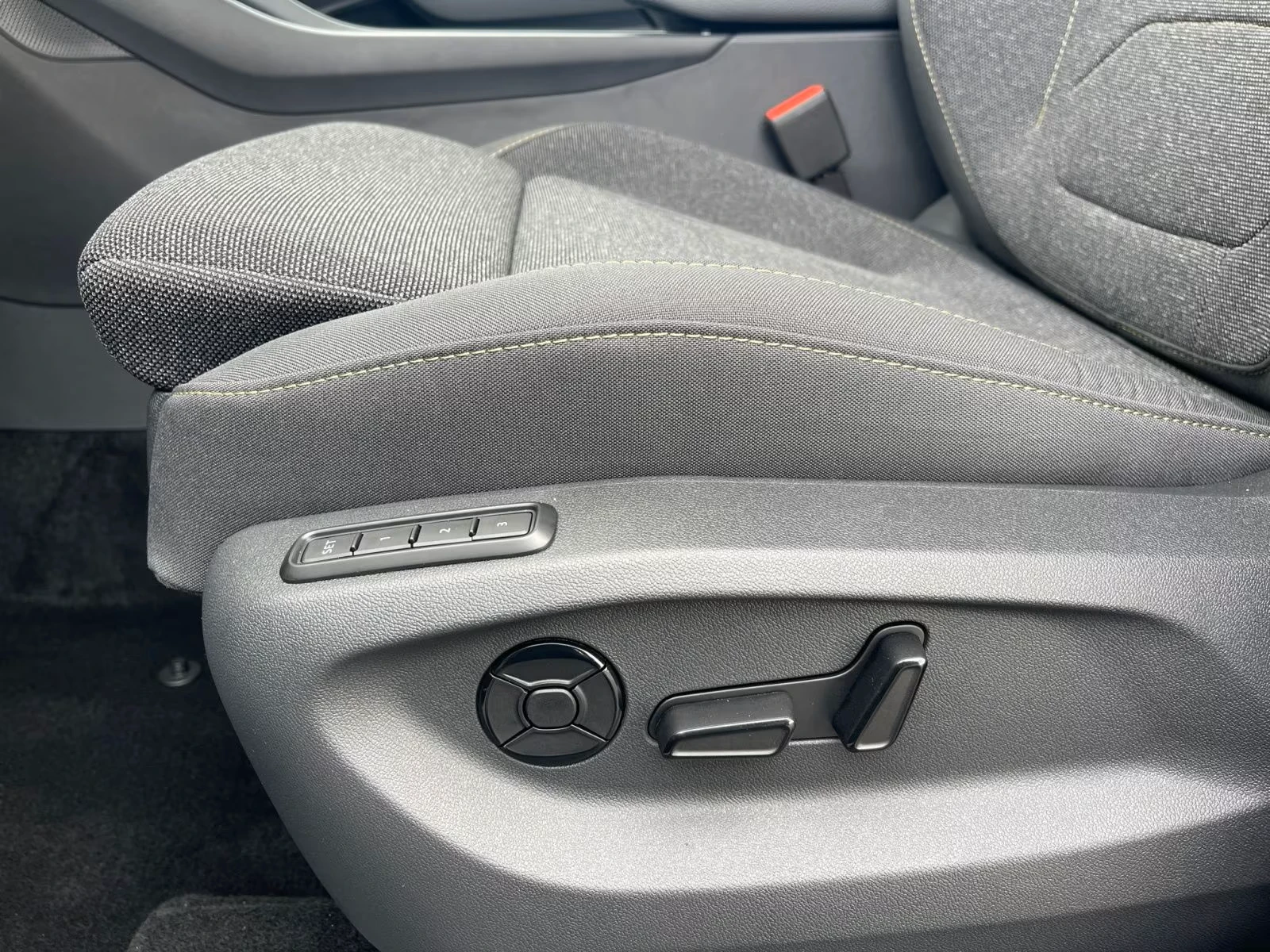 Skoda Kodiaq 2.0TDI* 6+ 1* SELECTION* 4x4* DISTR* KEYLESS*  | Mobile.bg � ����������� 7