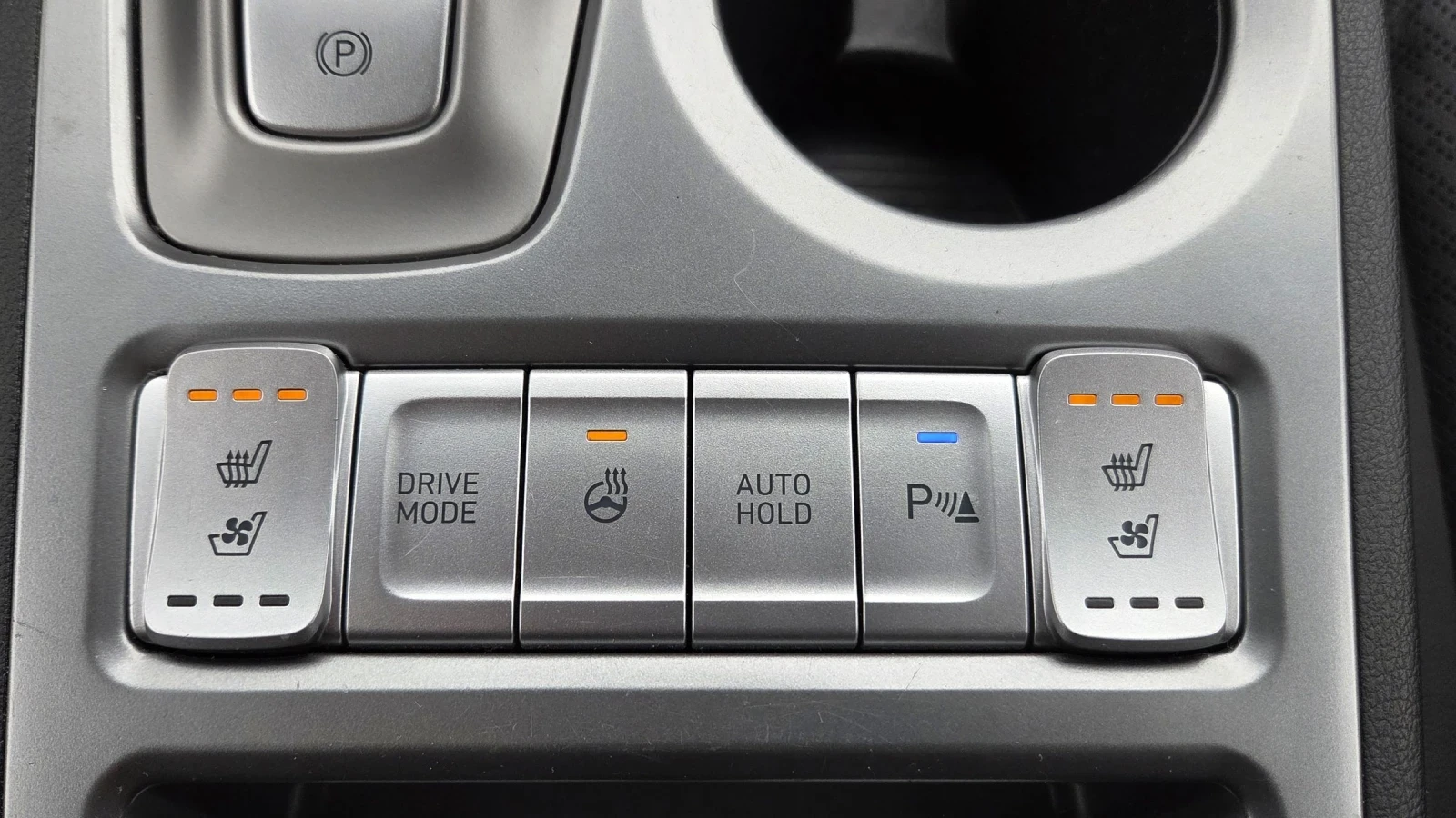 Hyundai Kona 64KWh/SOH100%/Premium, снимка 13 - Автомобили и джипове - 54830437