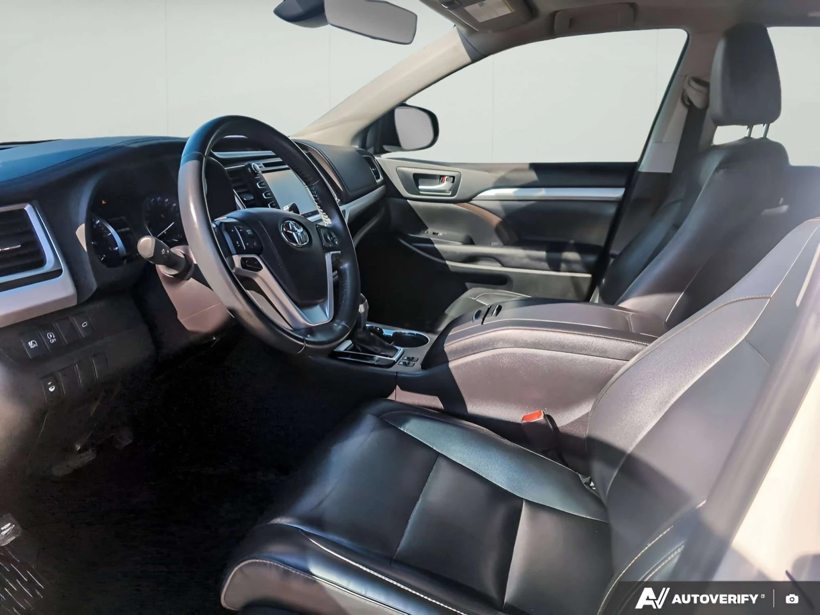 Toyota Highlander XLE, 4Х4, ЦЕНА ДО БГ, снимка 14 - Автомобили и джипове - 54989890