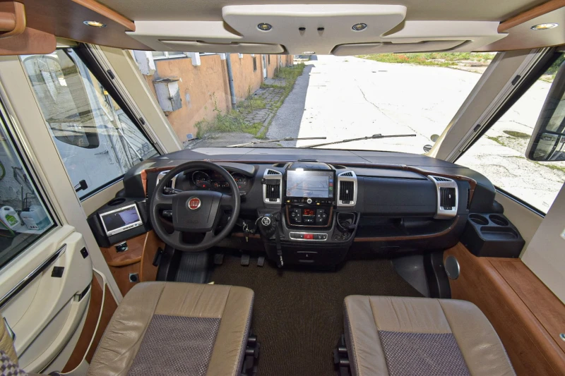 Кемпер Carthago Chic C Line 2, снимка 5 - Каравани и кемпери - 50290837