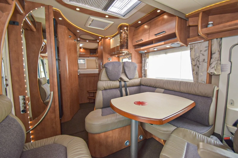 Кемпер Carthago Chic C Line 2, снимка 10 - Каравани и кемпери - 50290837