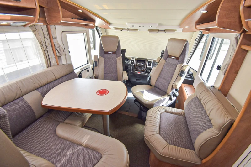 Кемпер Carthago Chic C Line 2, снимка 6 - Каравани и кемпери - 50290837