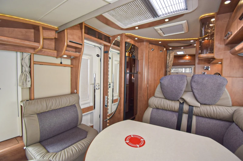 Кемпер Carthago Chic C Line 2, снимка 9 - Каравани и кемпери - 50290837