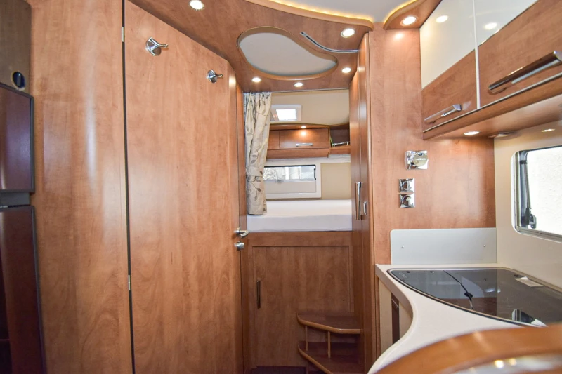 Кемпер Carthago Chic C Line 2, снимка 13 - Каравани и кемпери - 50290837