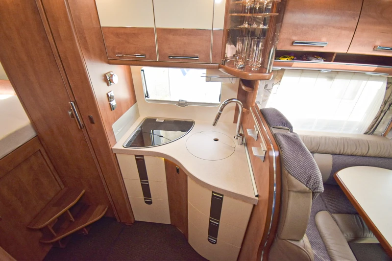 Кемпер Carthago Chic C Line 2, снимка 11 - Каравани и кемпери - 50290837