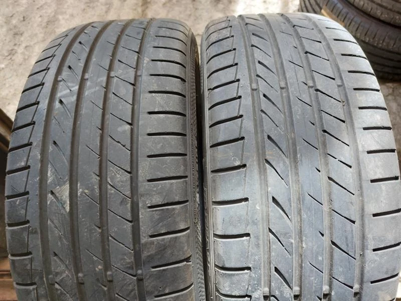 Гуми Летни 215/45R18, снимка 1 - Гуми и джанти - 36675799