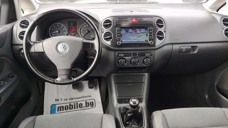 VW Golf Plus 1.6i 116кс. НАВИ, снимка 10 - Автомобили и джипове - 47784521