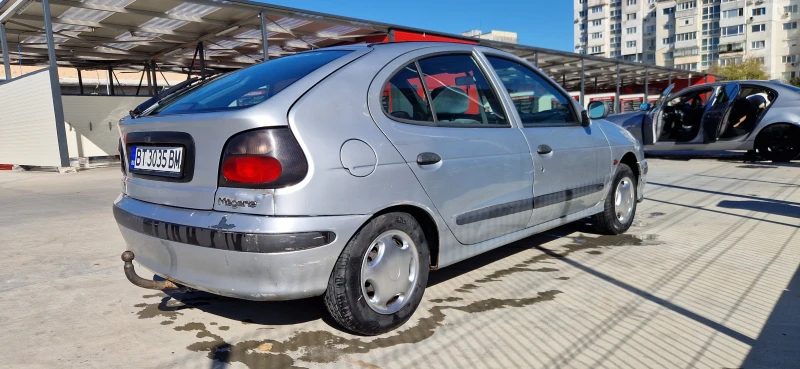 Renault Megane 1.6e, климатик, снимка 5 - Автомобили и джипове - 47537408