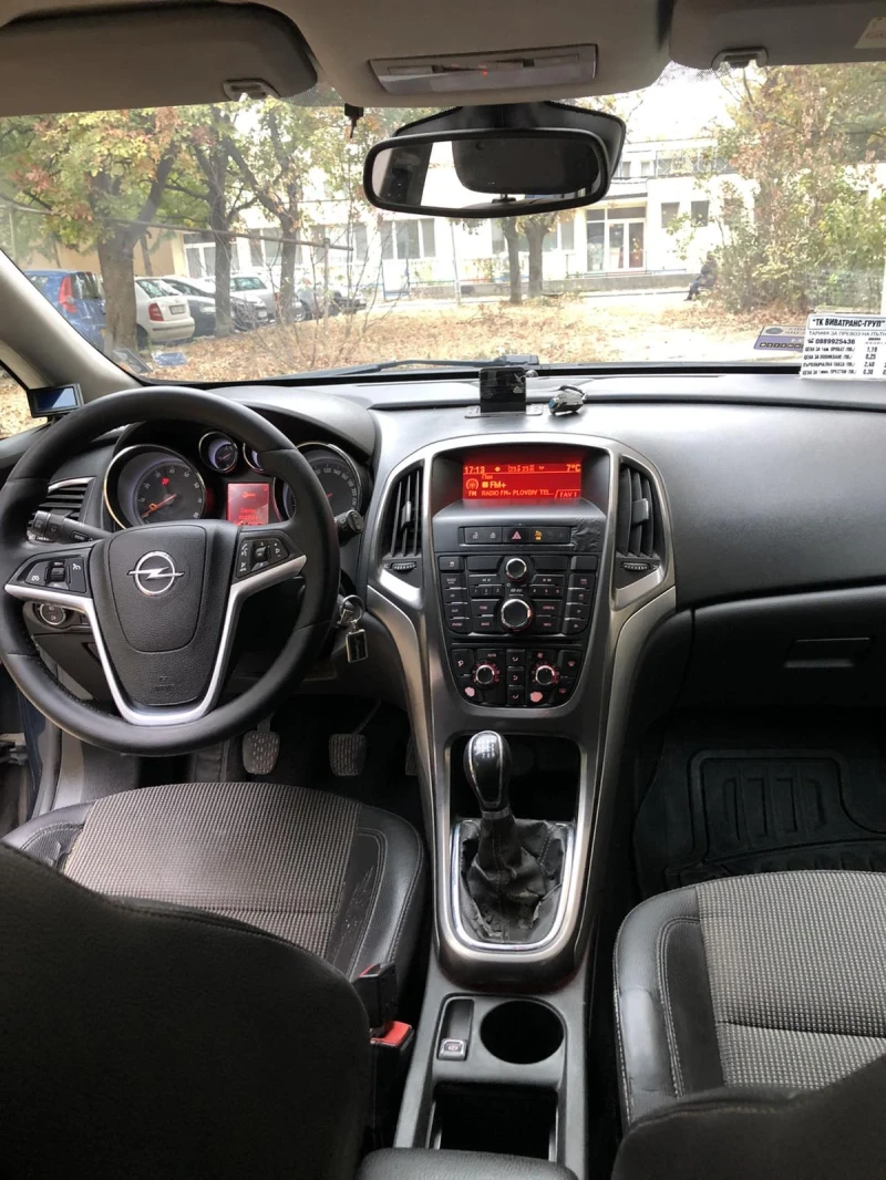 Opel Astra 1.6 Turbo , снимка 9 - Автомобили и джипове - 48759797