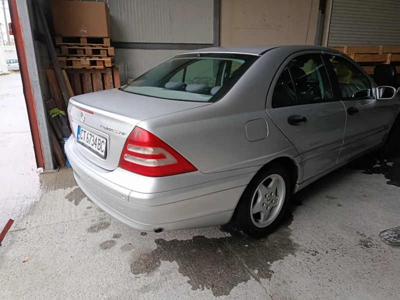 Mercedes-Benz C 180, снимка 10 - Автомобили и джипове - 52384904