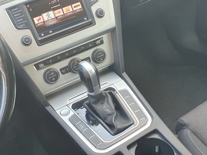 VW Passat Comfortline 2.0TDI BMT, снимка 9 - Автомобили и джипове - 52210025