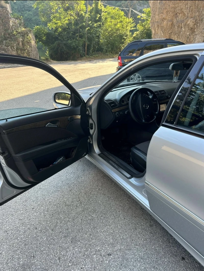 Mercedes-Benz E 280, снимка 8 - Автомобили и джипове - 52873502