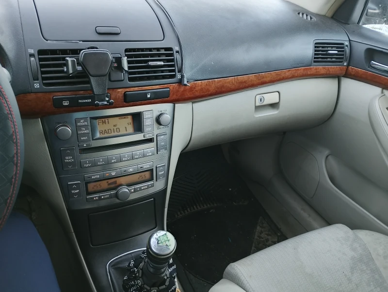 Toyota Avensis 2.2 D4D, снимка 6 - Автомобили и джипове - 53100677