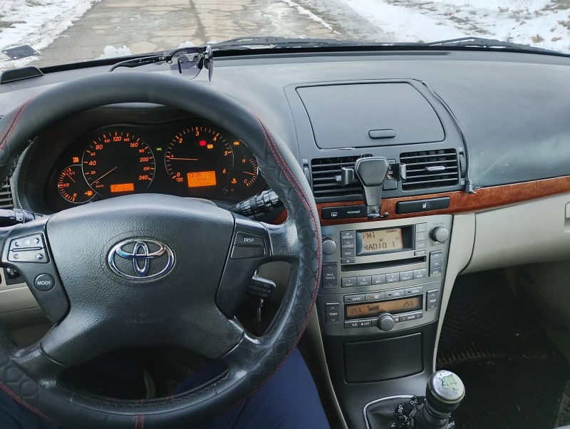 Toyota Avensis 2.2 D4D, снимка 5 - Автомобили и джипове - 53100677