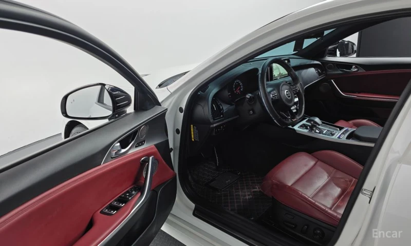 Kia Stinger, снимка 13 - Автомобили и джипове - 53238116