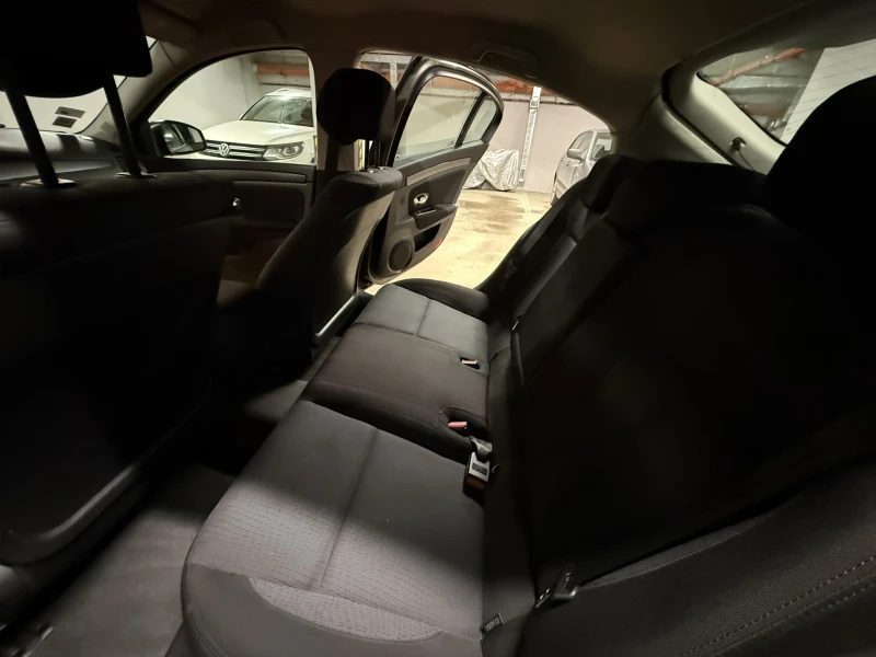 Renault Laguna 1.5, снимка 11 - Автомобили и джипове - 53393937