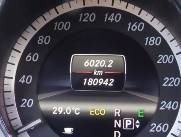 Mercedes-Benz E 220 Avantgarde - изображение 8