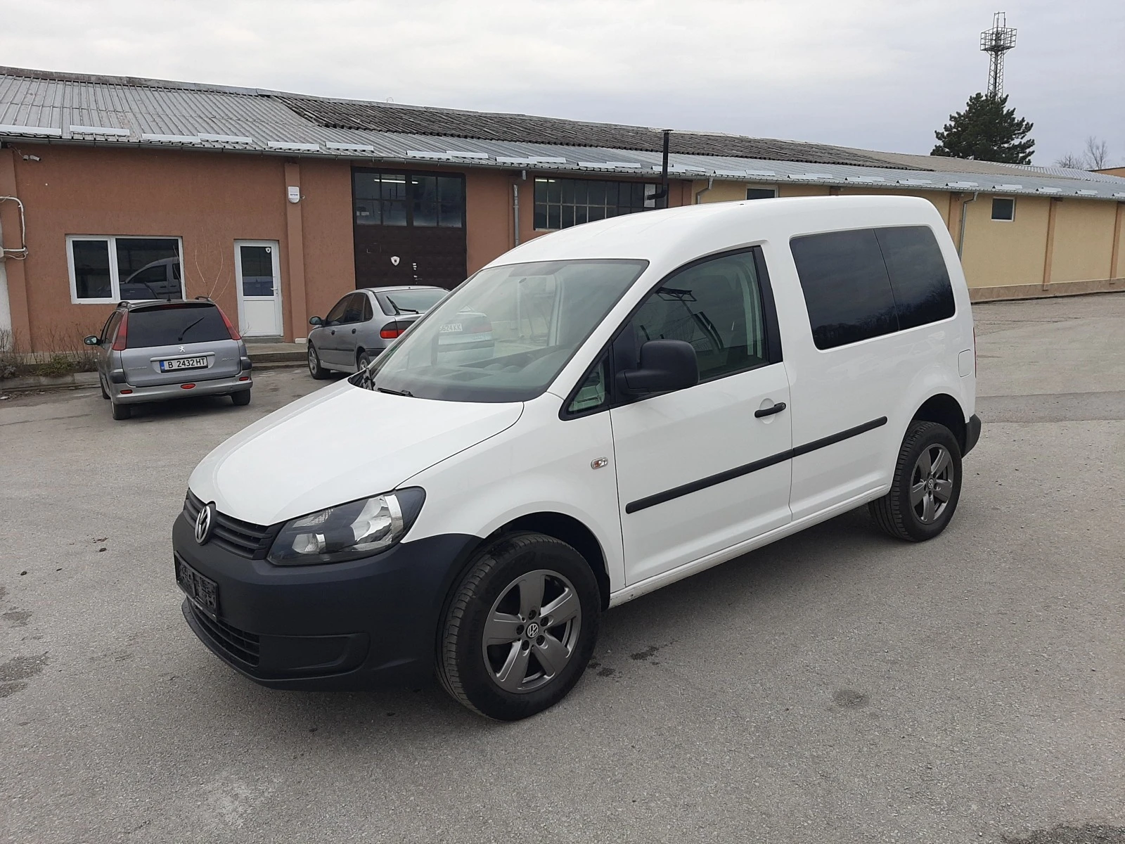 VW Caddy 2.0TDI 4X4 - изображение 8