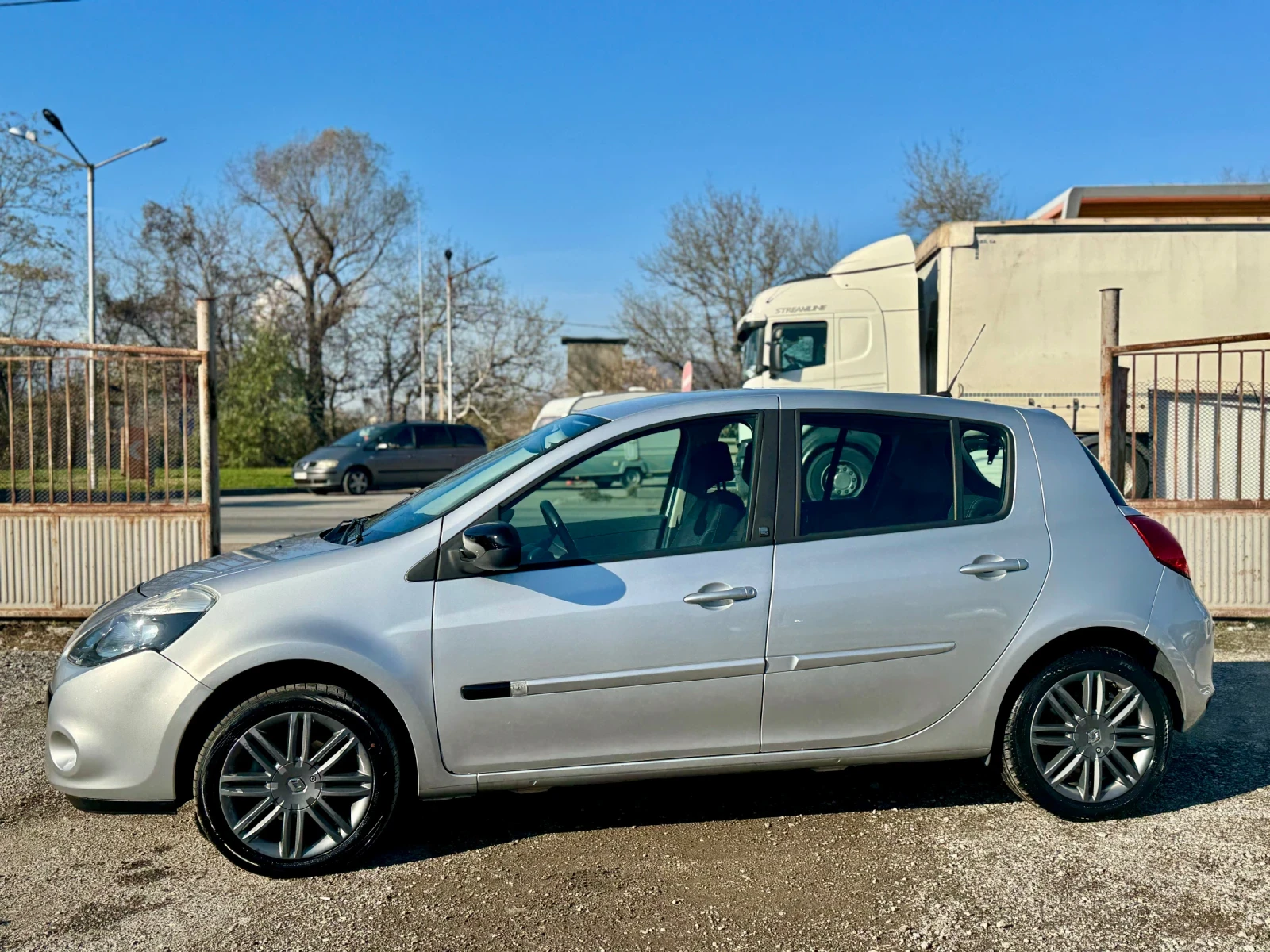 Renault Clio 1.2TURBO 100к.с -НАВИ - изображение 3