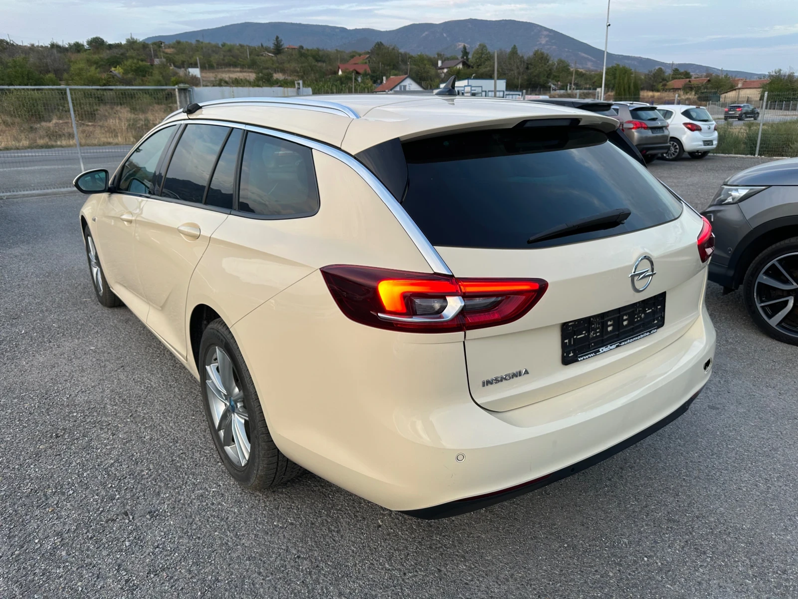 Opel Insignia LED* ОБДУХВАНЕ* DISTRONIC* HUD* KEYLESS* НАВИ - изображение 6