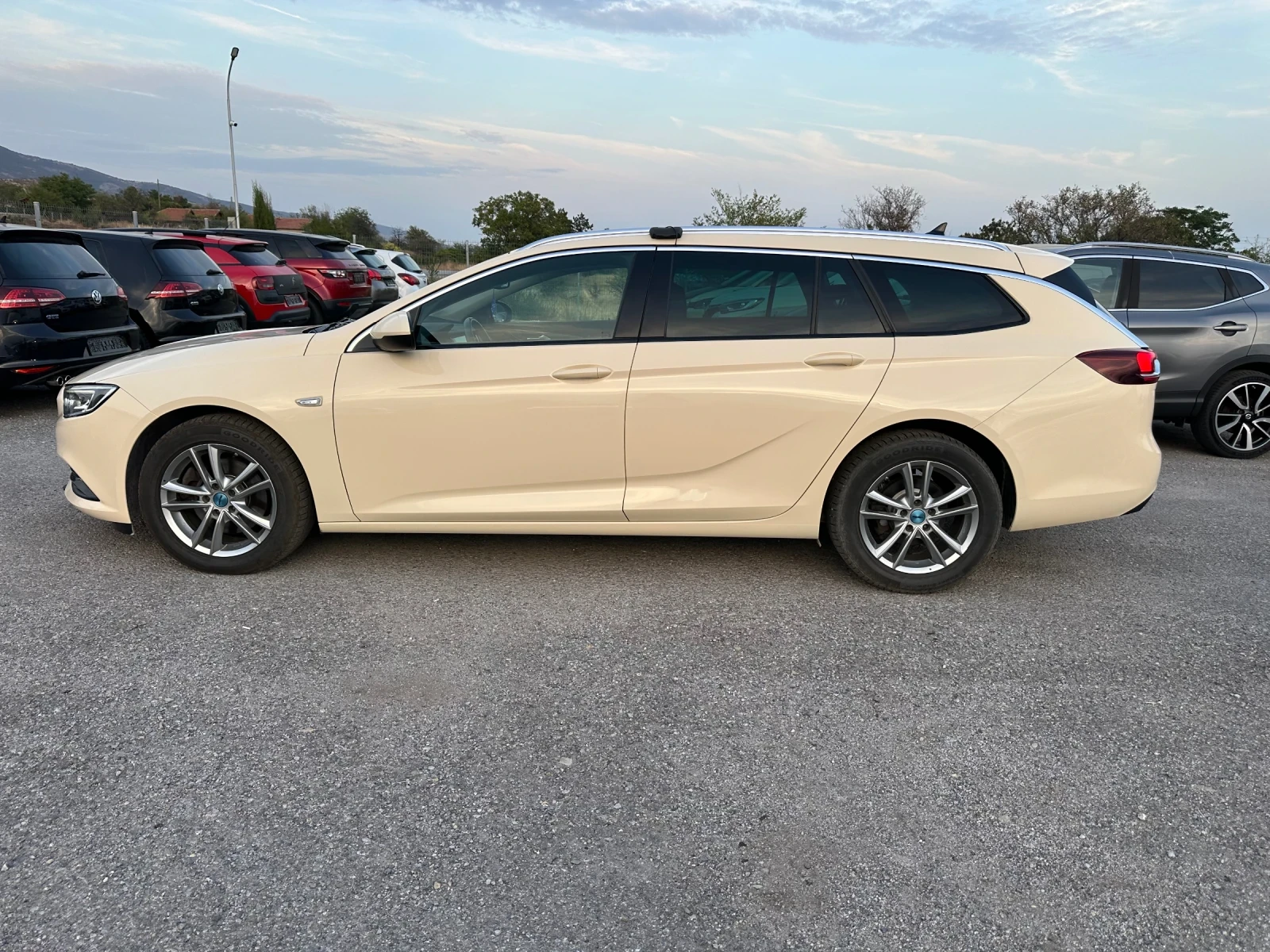 Opel Insignia LED* ОБДУХВАНЕ* DISTRONIC* HUD* KEYLESS* НАВИ - изображение 7