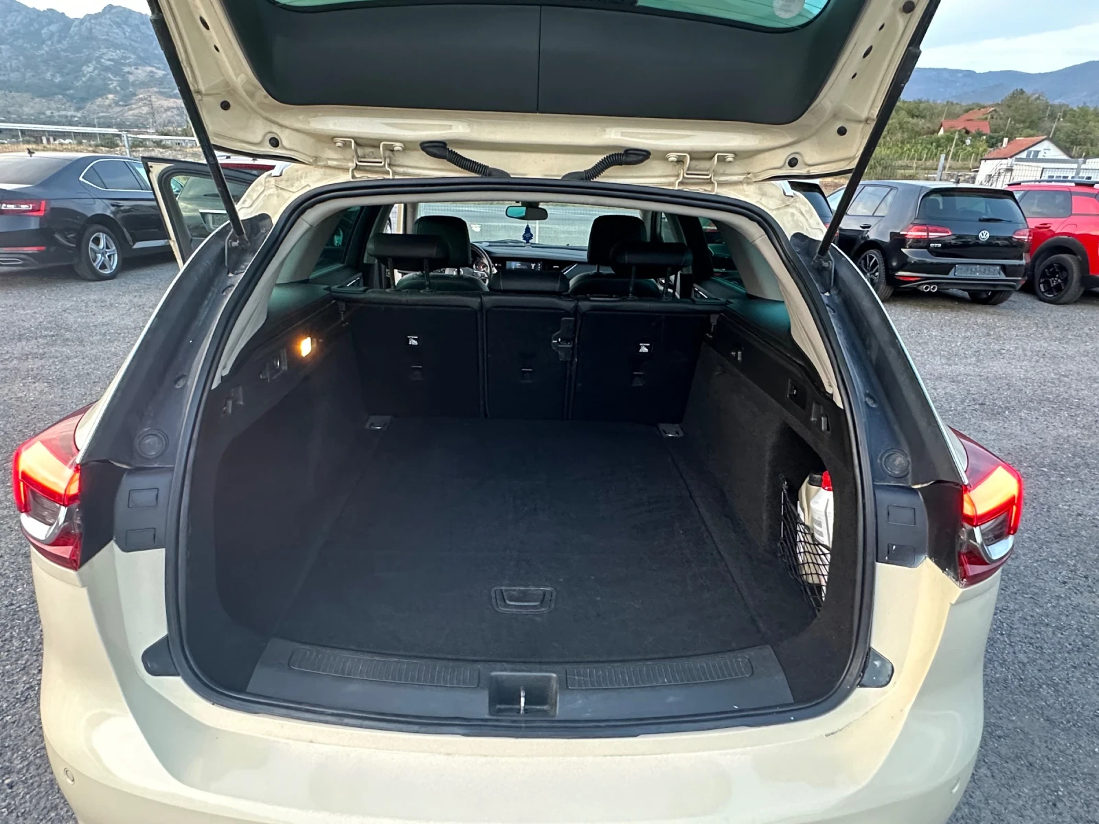 Opel Insignia LED* * DISTRONIC* HUD* KEYLESS*  | Mobile.bg   16