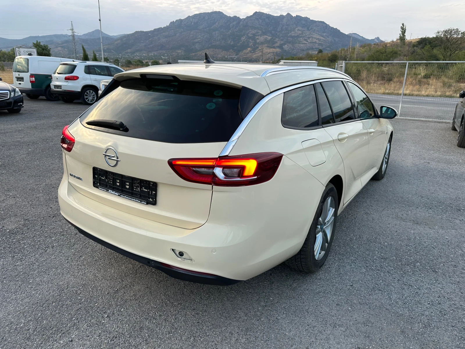 Opel Insignia LED* ОБДУХВАНЕ* DISTRONIC* HUD* KEYLESS* НАВИ - изображение 4