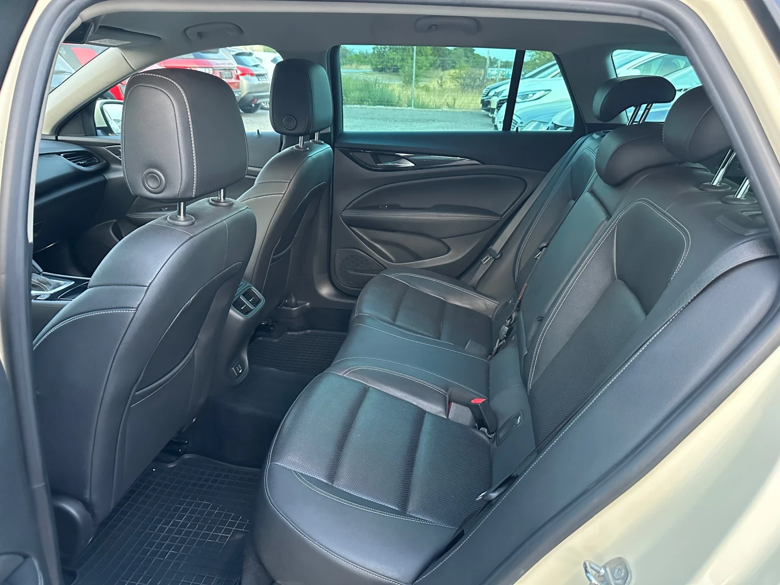 Opel Insignia LED* * DISTRONIC* HUD* KEYLESS*  | Mobile.bg   12