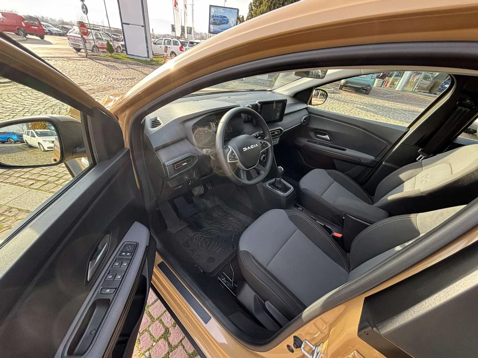 Dacia Sandero TCe 90 CVT, снимка 13 - Автомобили и джипове - 53503849