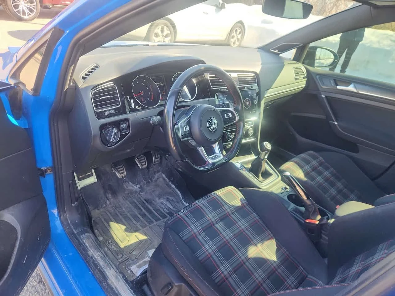 VW Golf GTI FWD MANUAL * ПОДГРЕВИ* КАМЕРА ЗА ЗАДНО* , снимка 6 - Автомобили и джипове - 53734259