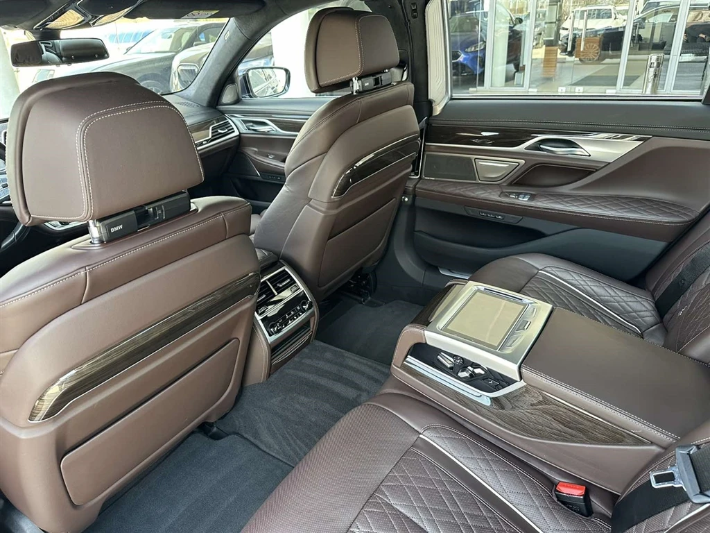 BMW 745 xDrive Sedan, снимка 9 - Автомобили и джипове - 53878768