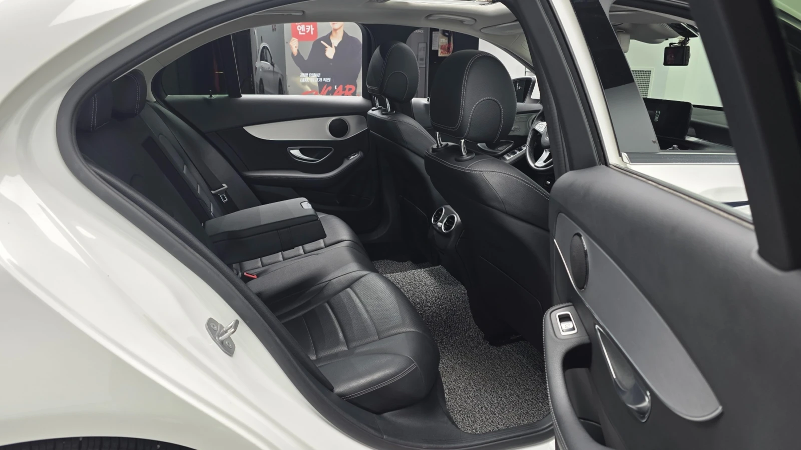Mercedes-Benz C 200, снимка 12 - Автомобили и джипове - 54968112