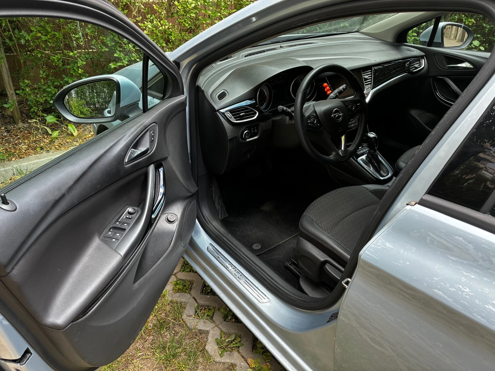 Opel Astra 1.6 CDTi Sports Tourer , снимка 10 - Автомобили и джипове - 54972038