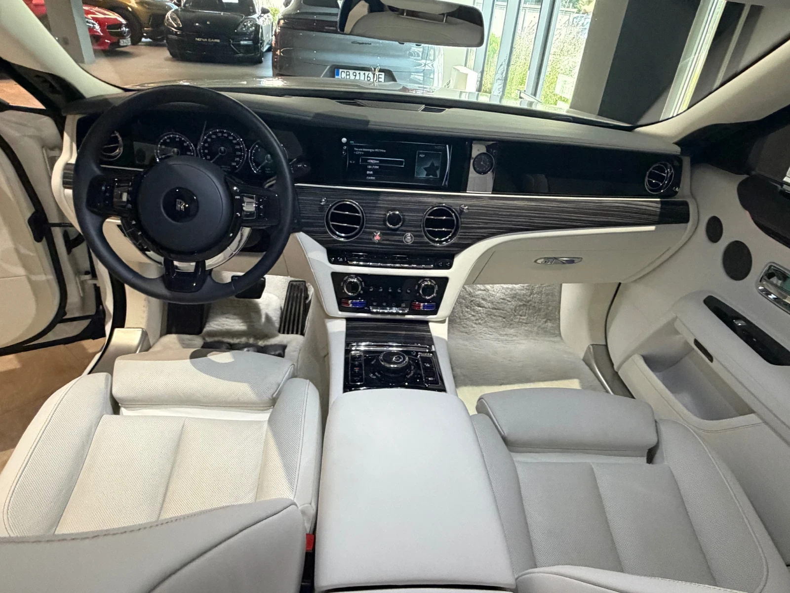 Rolls-Royce Ghost, снимка 13 - Автомобили и джипове - 55830221